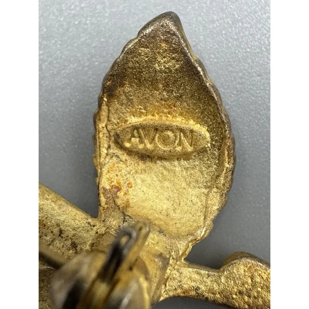 Vintage Avon Red Rose Bud Gold Colored Stem‎ Brooch Lapel Pin